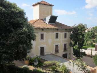 La masia de Can Caralt de Sant Andreu de Llavaneres, seu actual del servei d'Escola de Música. LL. MARTÍNEZ