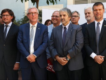 L'alcalde de Tarragona, amb altres alcaldes i representants de la Generalitat, diputacions i consells comarcals ELISABETH MAGRE