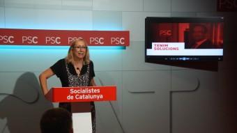 La secretària d'Organització del PSC, Assumpta Escarp, ahir en la presentació dels materials de precampanya del partit ACN