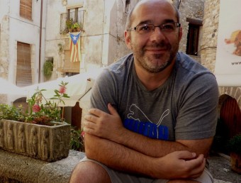 Lluís Guinó fotografiat la setmana passada a Besalú, el poble d'on és alcalde. R. E R. E