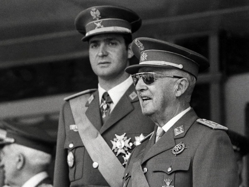 Francisco Franco amb Joan Carles de Borbó. ARXIU / AFP