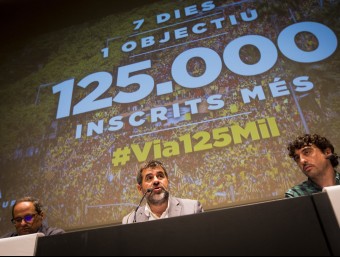 Quim Torra, Jordi Sànchez i Josep Sabaté en la roda de premsa d'ahir ALBERT SALAME