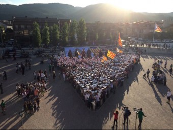 Els participants van realitzar un punter humà per a la justicia social a Montblanc, en el marc dels actes que van organitzar ahir l'ANC a la capital de la Conca de Barberà ANC