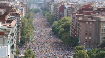 Vista aèria de la Meridiana cap a les quatre de la tarda, aquest divendres a Barcelona ACN