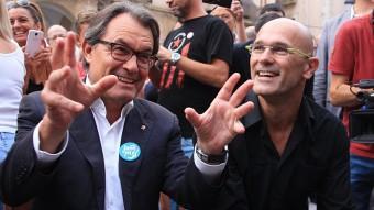 Artur Mas i Raül Romeva, tot just abans de participar en l'acte de Junts pel Sí a Vilanova i la Geltrú el 15 de setembre ACN