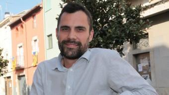 El candidat Torrent al carrer Major de Sarrià de Ter, municipi del qual és alcalde des l'any 2007. També ha estat diputat al Parlament en el darrer mandat. JOAN SABATER