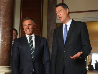 Xavier García Albiol, candidat del Partit Popular Català (PPC), i el president del Círculo Ecuestre, Borja García-Nieto, abans del dinar-col·loqui ACN