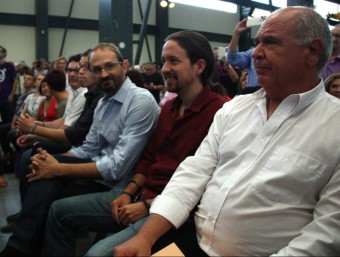 En primer terme, el cap de llista de Catalunya Sí que es Pot, amb els líders de Podem, Pablo Iglesias i Íñigo Errejón, i el coordinador nacional d'ICV, Joan Herrera ACN