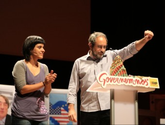 Anna Gabriel i Antonio Baños, ahir en l'acte central a l'Auditori de Barcelona, ple amb unes 2.000 persones ANDREU PUIG