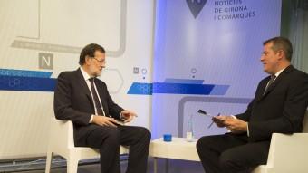 El president Mariano Rajoy ahir en l'entrevista a Televisió de Girona amb el periodista Oriol Mas MARTÍ ARTALEJO