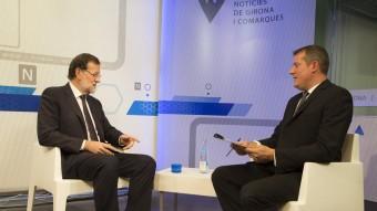 El president del govern espanyol, Mariano Rajoy, durant l'entrevista amb Oriol Mas MARTÍ ARTALEJO