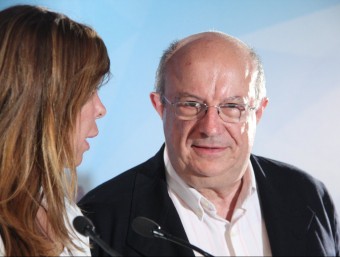 Santi Fisas, eurodiputat del PP, parla amb Alícia Sánchez-Camacho, durant la campanya electoral de les europees ACN