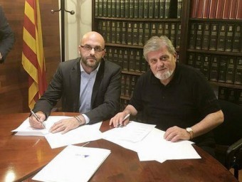 Imatge d'arxiu de la signatura del pacte entre CDC i Unió de Canet amb Jesús Marín i Josep Isern RÀDIO CANET