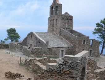Vista general de la zona excavada del poblat de Santa Creu de Rodes ARXIU