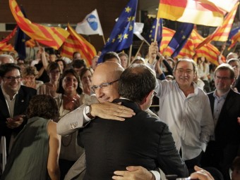 Duran i Espadaler, abraçats ahir durant el míting M.P./ EFE