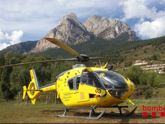L'helicòpter dels Bombers que ha rescat l'excursionista accidentada el 26 de setembre del 2015 ACN