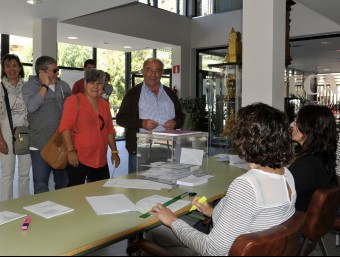 Votacions al vestíbul de l'Ajuntament d'Esterri d'Àneu JOAN BLANCO
