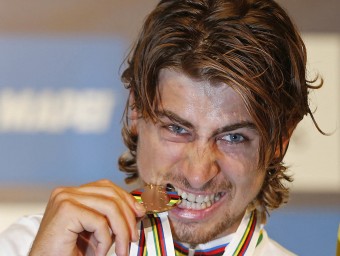 Sagan mossega la medalla de campió del món REUTERS