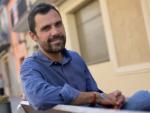 Roger Torrent fotografiat davant l'Ajuntament de Sarrià de Ter QUIM PUIG