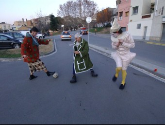 Un dels espectacles que es va portar a Argentona en una edició passada del festival d'arts escèniques de carrer Sense Portes, en una imatge d'arxiu. EL PUNT / AVUI