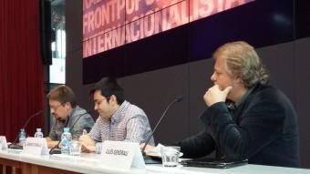 Domènech, Pisarello i Lluís Gendrau en la presentació ahir de l'homenatge. EUROPA PRESS