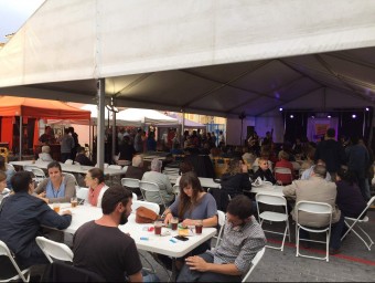 La tercera edició de la fira de cervesa artesana de Vidreres (a la imatge) ha aplegat més de 1.500 persones EL PUNT AVUI