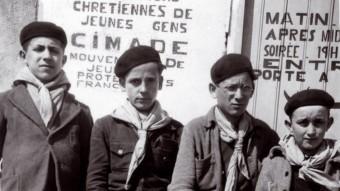Grup escolta de joves jueus creat al camp de concentració de Ribesaltes, al Rosselló, 1941-1942 MÉMORIAL DE LA SHOAH. CDJC RIBESALTES