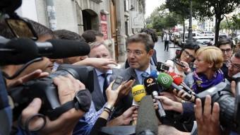 El ministre de Justícia, Rafael Catalá, ahir a València atenent la premsa abans d'entregar els Premis d'Estudis Jurídics de la Fundació Manuel Broseta EFE