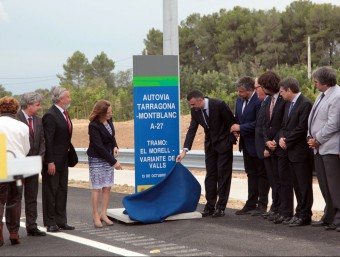 La ministra Ana Pastor i el conseller de Territori i Sostenibilitat, Santi Vila, van fer ahir la inauguració oficial del tram de l'autovia A-27 que uneix Tarragona amb Valls JUDITH FERNÀNDEZ