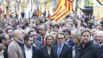 Artur Mas, president de la Generalitat, rep el suport de milers de persones moments abans d'entrar a declarar al TSJC ORIOL DURAN
