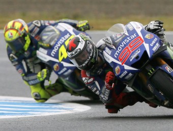 Lorenzo i Rossi, en un moment de la cursa de Motegi EFE / KIMIMASA MAYAMA