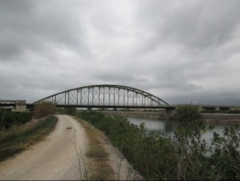Pont de Fortaleny tancat al trànsit des de lan'y 2012. EL PUNT AVUI