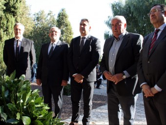 El conseller en funcions Jordi Ciuraneta amb altres autoritats, a l'acte commemoratiu de Companys al Tarròs ACN