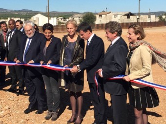 Manuel Valls amb membres del govern francès i autoritats nord-catalanes en el moment de la inauguració C.G