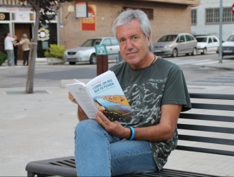 Arturo Gaya aquesta setmana a Tortosa amb el llibre. EMMA ZAFÓN