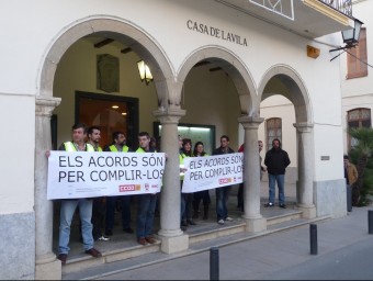 Imatge d'arxiu del 2011 d'una concentració dels treballadors municipals de l'Ajuntament de Pineda T.M