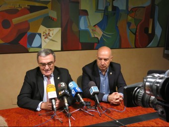 L'alcalde, Àngel Ros, i el cap de l'oposició, Toni Postius, van presentar l'acord pel parc de les Basses per separat PAERIA
