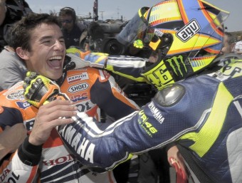 Valentino Rossi fa broma amb Marc Márquez després del Gran Premi de Laguna Seca 2013 EFE / EPA / PAUL BUCK