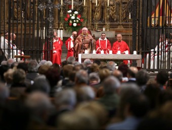 Una imatge del bisbe de Girona , Francesc Pardo, durant la Missa Solemne a la basílica de Sant Feliu. QUIM PUIG