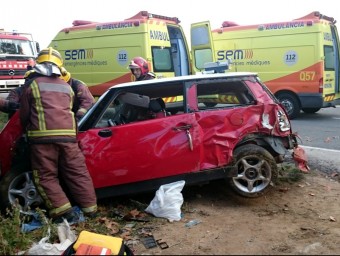 El cotxe accidentat a la GI-512 a Tordera (Maresme) ACN