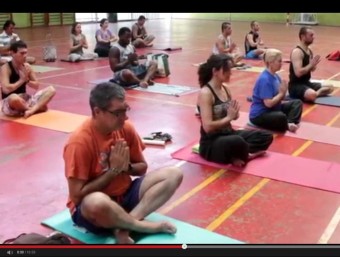 Una classe de ioga al penal Brians 1 , en una imatge del documental Llibertat entre reixes, el 2013 WOLD PREM