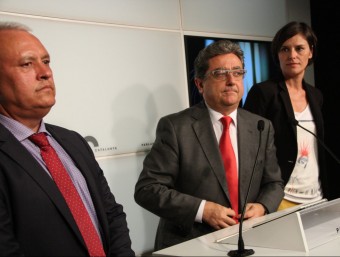 El portaveu del PP al Parlament, Enric Millo (c), a la roda de premsa posterior al discurs d'investidura ACN