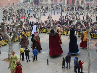 Ball de gegants a la plaça Mercadal, ahir al migdia AJUNTAMENT DE BALAGUER