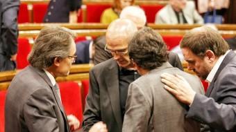 Artur Mas, amb Raül Romeva, Josep Rull i Oriol Junqueras, al Parlament ANDREU PUIG