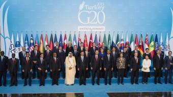 Foto de familia dels assistents a la cimera del G20 que se celebra a la ciutat turca d'Antalya DIEGO CRESPO / EFE