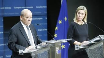 El ministre de Defensa francès, Jean-Yves Le Brian, i l'Alta Representant d'Exteriors de la UE, Federica Mogherini EFE