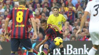 Un partit entre el Barça i el Madrid FERRAN CASALS