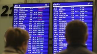 Pantalles d'un aeroport REUTERS