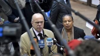 El ministre d'interior francès, Bernard Cazeneuve, i la ministra de justícia francesa, Christiane Taubira REUTERS