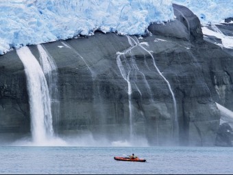 El desgel causat per l'efecte hivernacle, a Groenlàndia  ARXIU